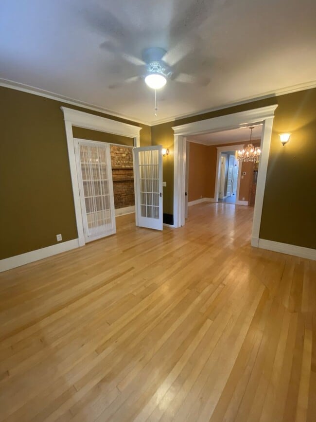 Building Photo - 125 N 9th Ave E