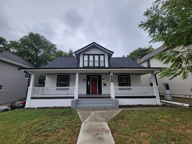 Building Photo - Gorgeous 5 bed 3.5 Bath in Madisonville!!