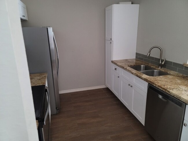Building Photo - 517 1/2 Atchison Street Unit