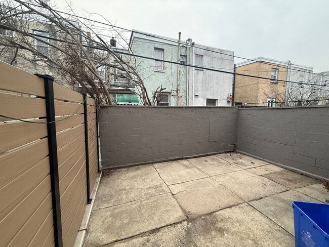 Building Photo - Charming South Philly Home in the Pennsport/Queen Village Area