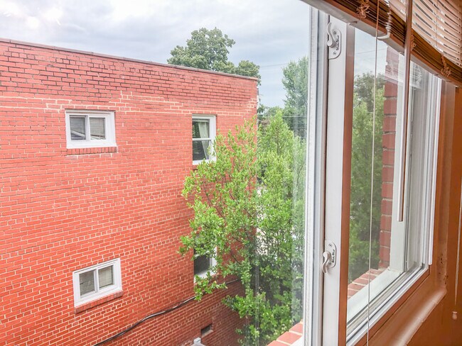 Building Photo - 3528 Grove Ave