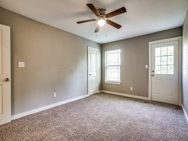 Building Photo - 8106 Tanner Ave