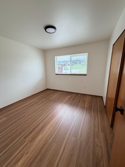 Building Photo - 1045 3rd Ave