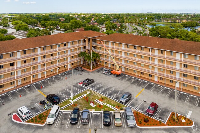 Building Photo - Venetia Villas