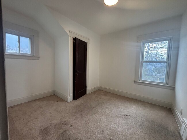 Building Photo - New Rental Available in Cleveland!