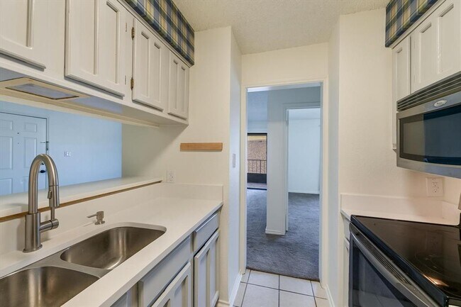 Building Photo - 1202 Thorpe Ln