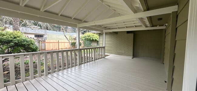 Building Photo - 938 Madison St