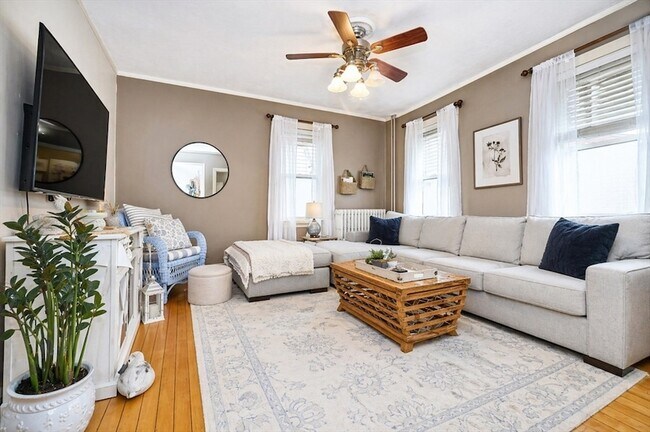 Building Photo - 212 W Seventh St