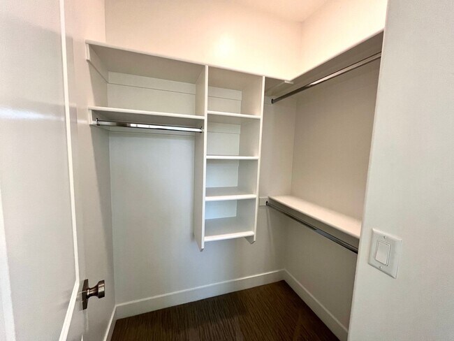 Building Photo - Townhome in Woodland Estates - Pool Access