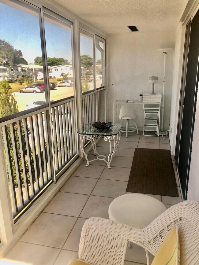 Building Photo - 137 Farnham F