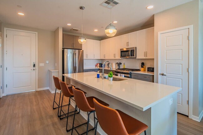 Building Photo - 730 E Marlette Ave