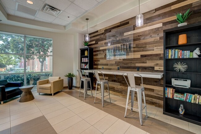 Building Photo - STUNNING 3 BEDROOM 2 FULL BATH FIRST FLOOR...