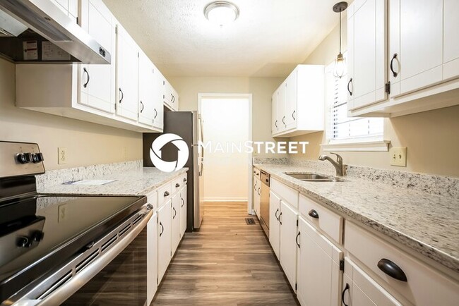 Building Photo - 785 Summer Hill Ln
