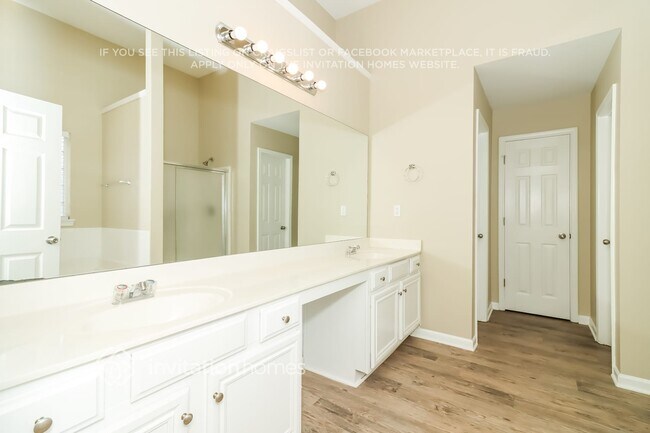 Building Photo - 4968 Locherby Dr