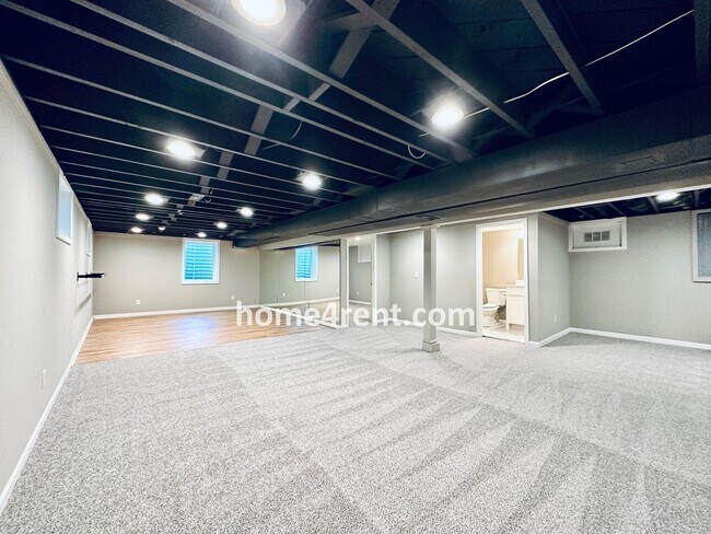 Building Photo - Updated Ranch Style Home in Prairie Villag...