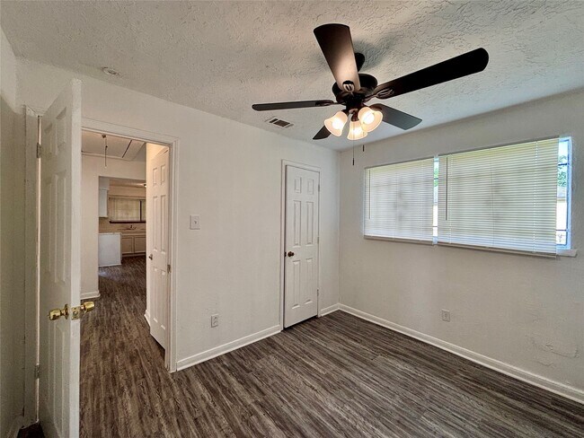 Building Photo - 7211 Orlando St