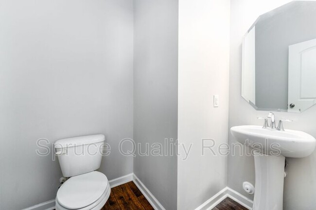 Building Photo - 411 Quick Silver Dr