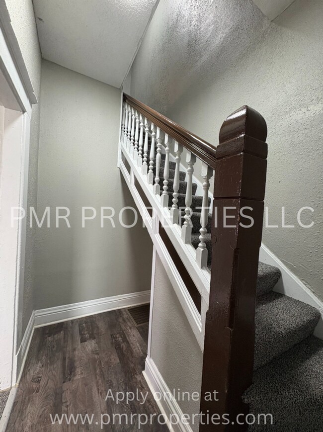 Building Photo - 3 Bedrooms / 1.5 Bathroom House