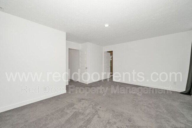 Building Photo - 6380 Apperson Dr