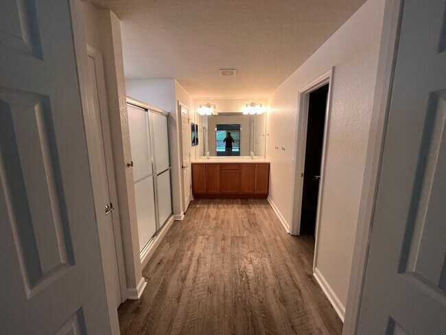 Building Photo - 4146 SW 47th Ct