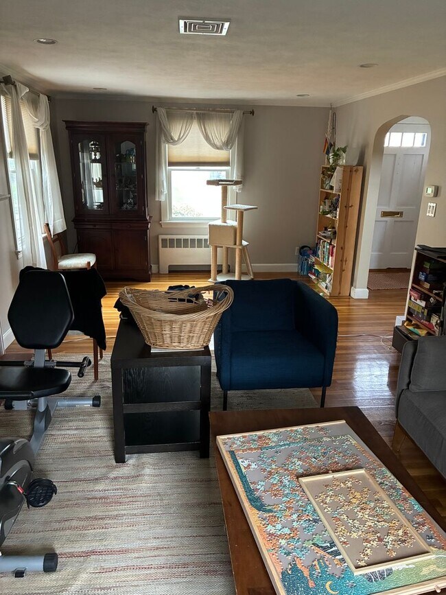 Building Photo - Beautiful single family house in a prime location in Newton