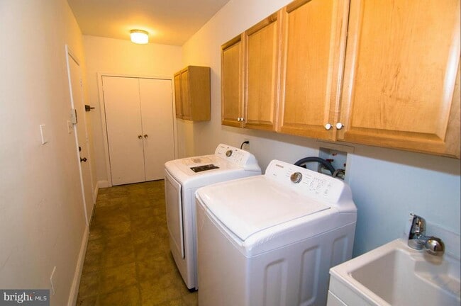 Building Photo - 222 Apple Blossom Ct