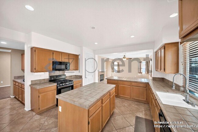 Building Photo - 1680 Mendocino Way