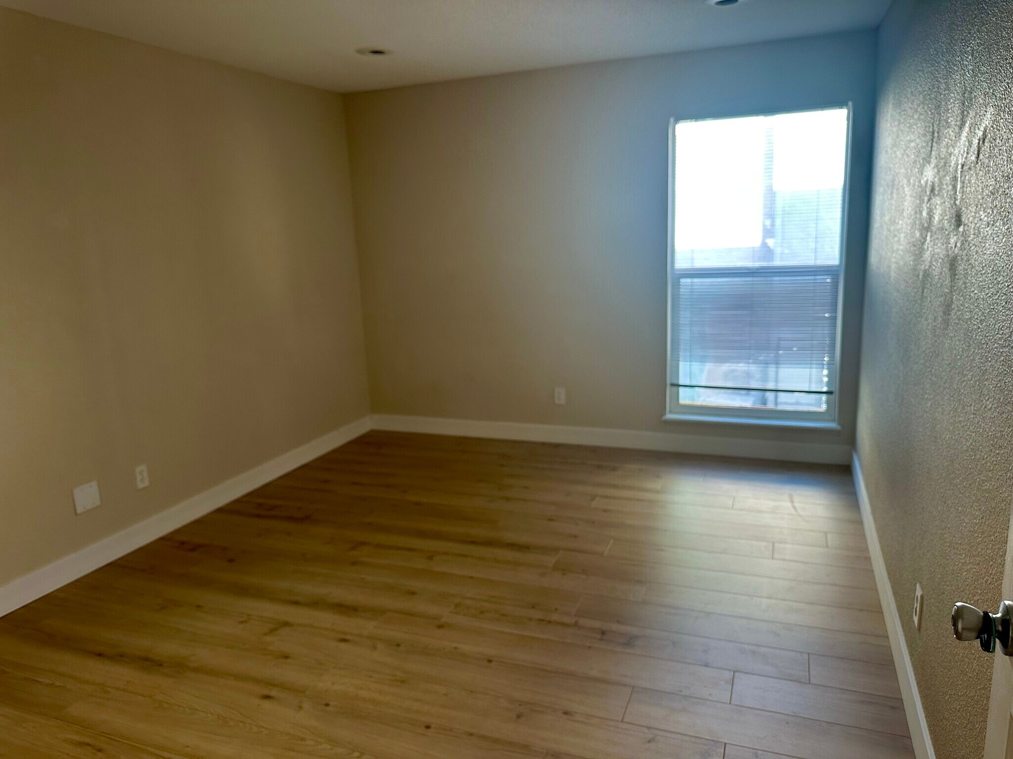Primary bedroom - 9867 E Peakview Ave