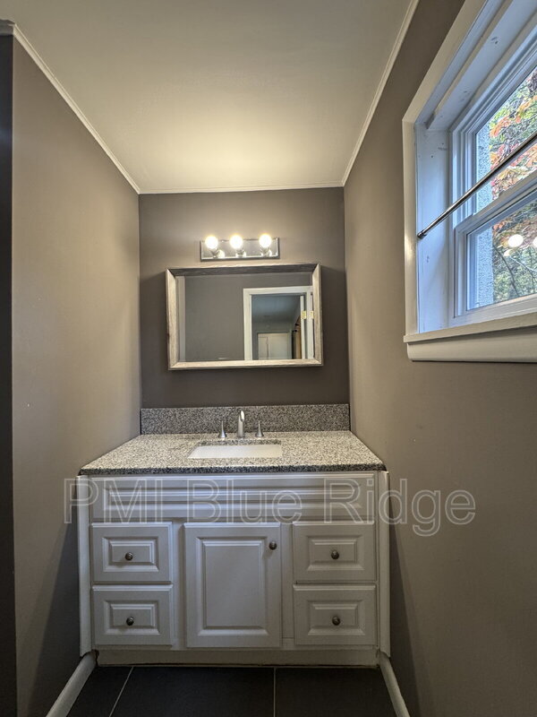 Building Photo - 25 Leisure Mountain Rd