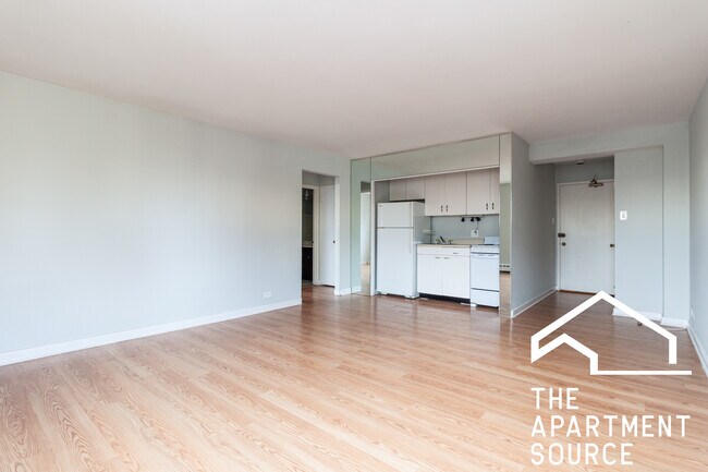 Building Photo - 445 W Wellington Ave