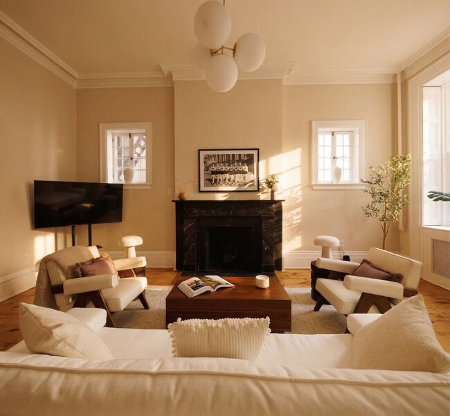 Building Photo - 3 E 9th St