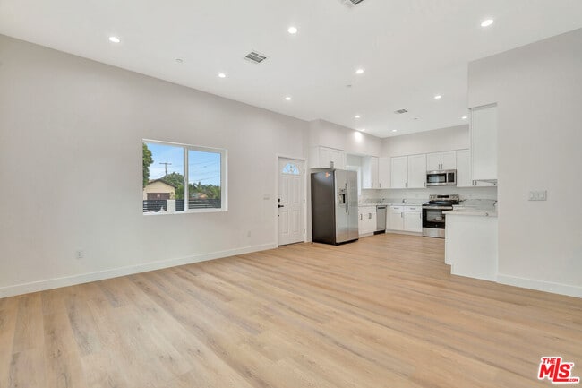 Building Photo - 11108 Norris Ave