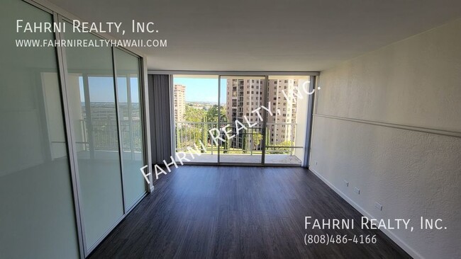 Building Photo - Pearl Two, Fully Remodeled 1 Bedroom Condo...