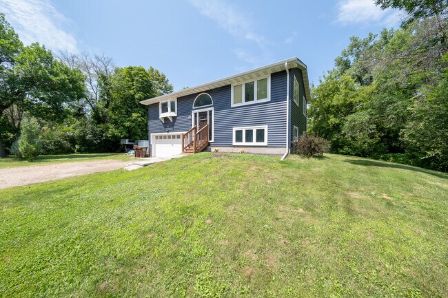 Building Photo - 8618 Wildwood Ave