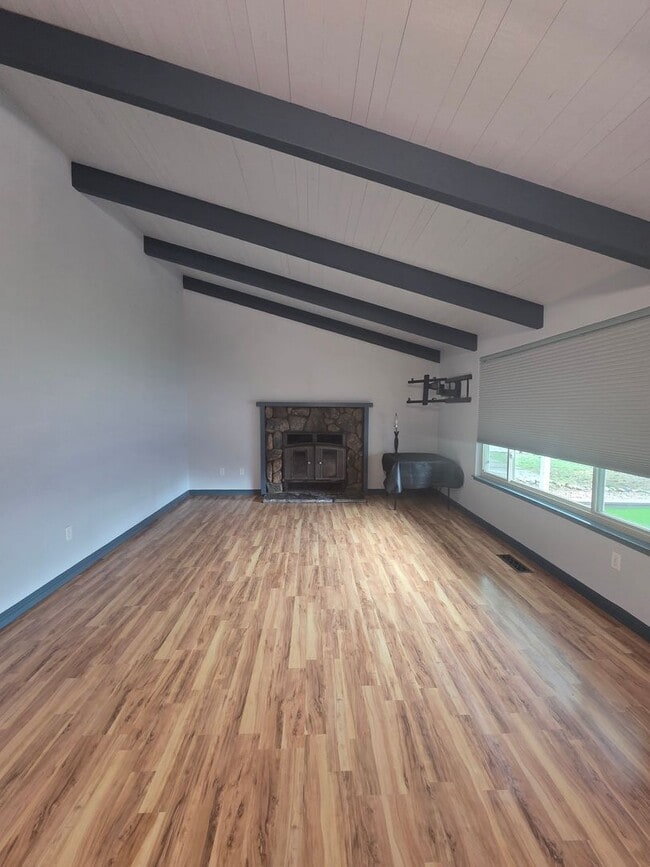 Building Photo - **Move - In Specials Available ! Reduced D...