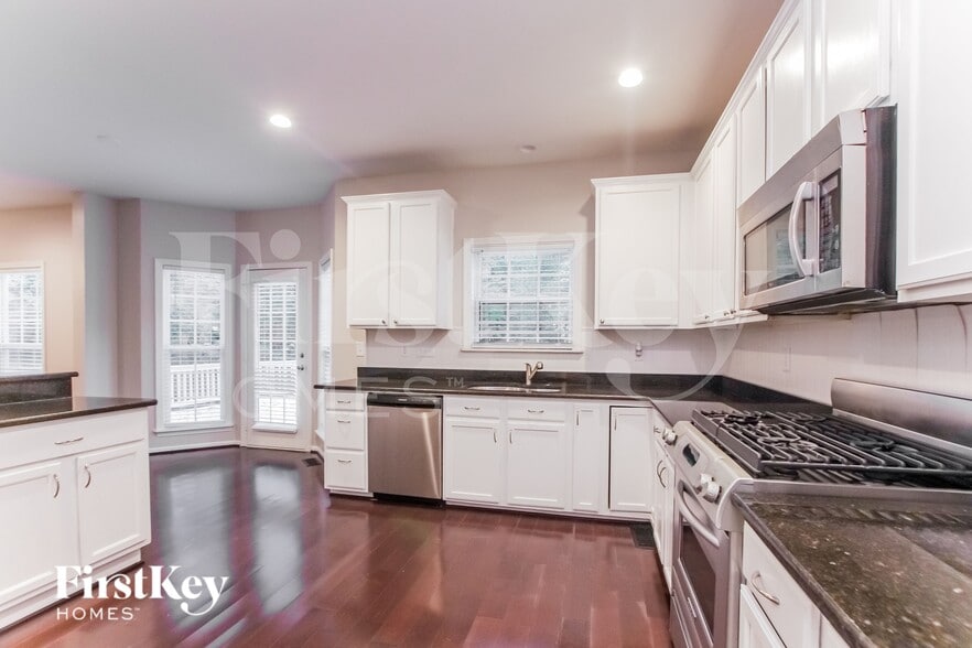 Building Photo - 2336 Equestrian Dr