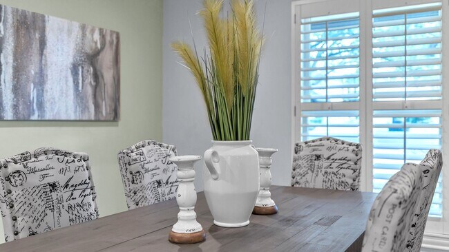 Building Photo - CHARMING 5 BDRM HOME IN CASTLE HILLS!!