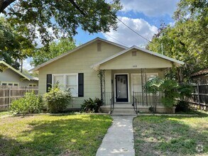 Building Photo - Craftsman Style House Walking Distance to ...