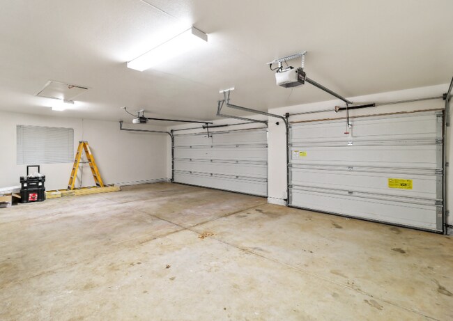 Building Photo - 3451 Woodbury Dr