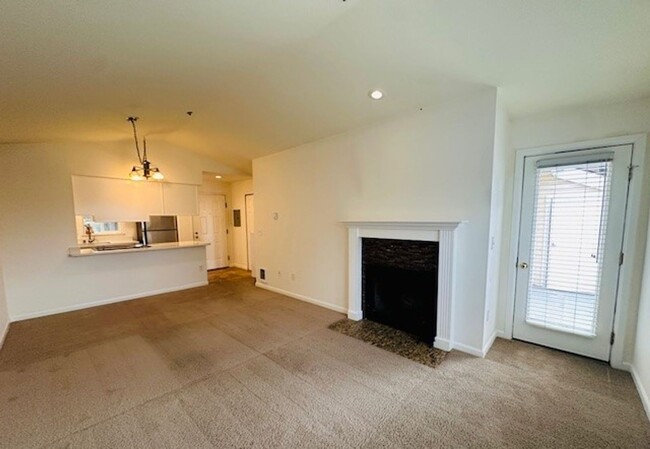 Building Photo - 2Bd/2Ba Bellevue Condo