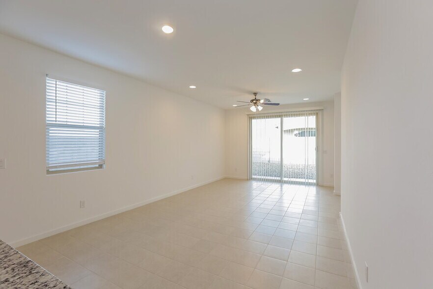 Building Photo - 10746 W Bloch Rd