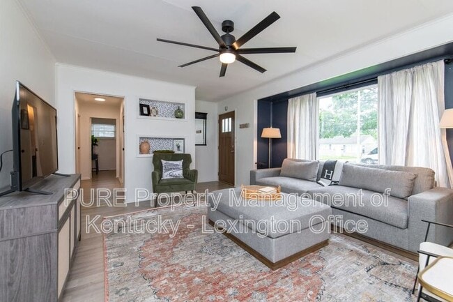Building Photo - 321 Mockingbird Ln