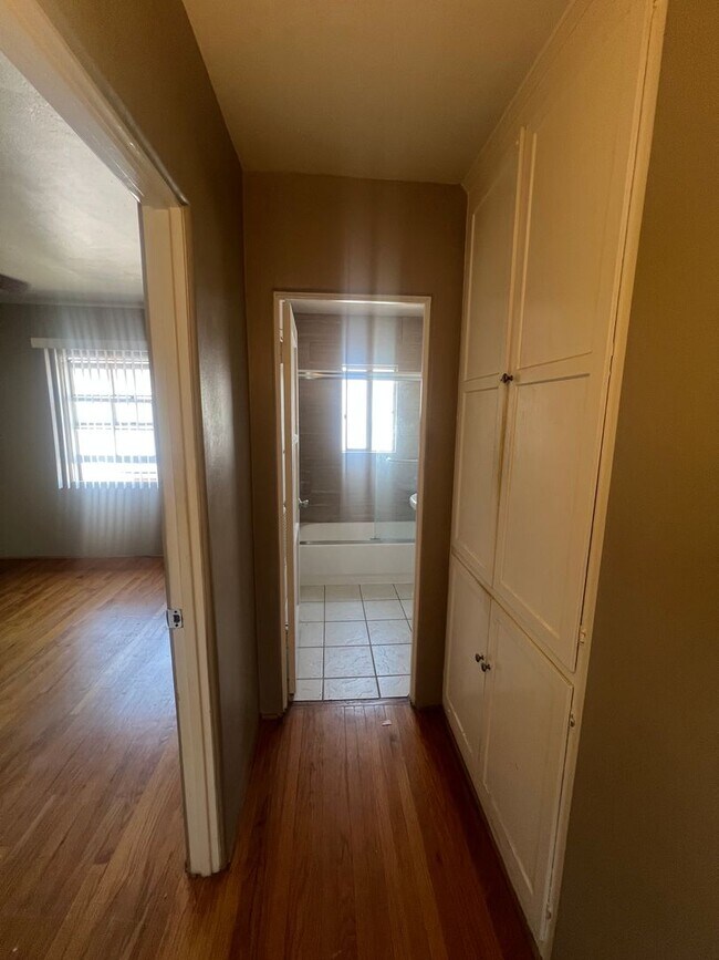 Building Photo - Updated 1 Bed / 1 Bath in Prime Hillcrest–...