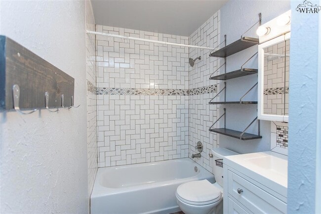 Building Photo - 5238 Kingston Dr