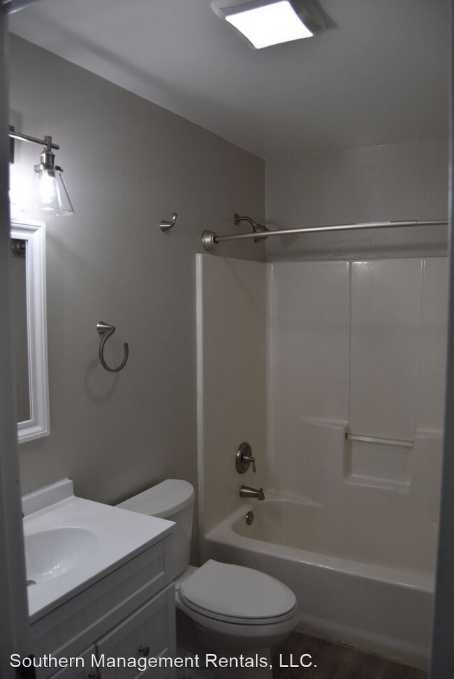 Building Photo - 3 br, 1.5 bath House - 2244 North Point Drive