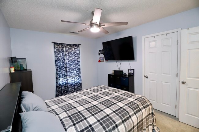 Building Photo - 4370 Excursion Dr