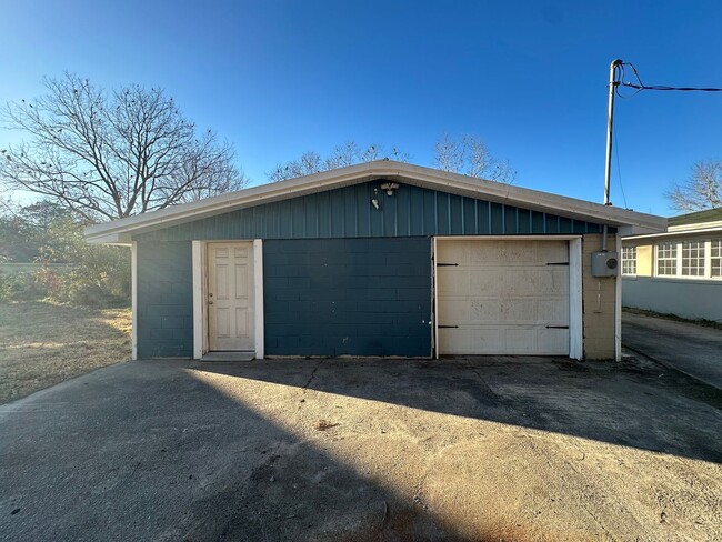 Building Photo - Affordable 2 Bedroom Home with Garage & Extra Space