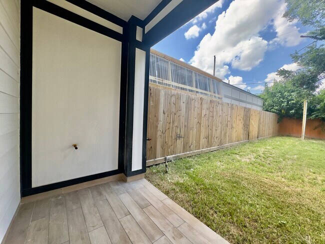 Building Photo - 10232 Porto Rico Rd