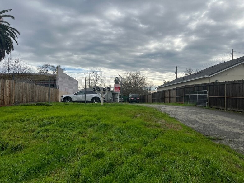 Building Photo - 1298 W Capitol Ave