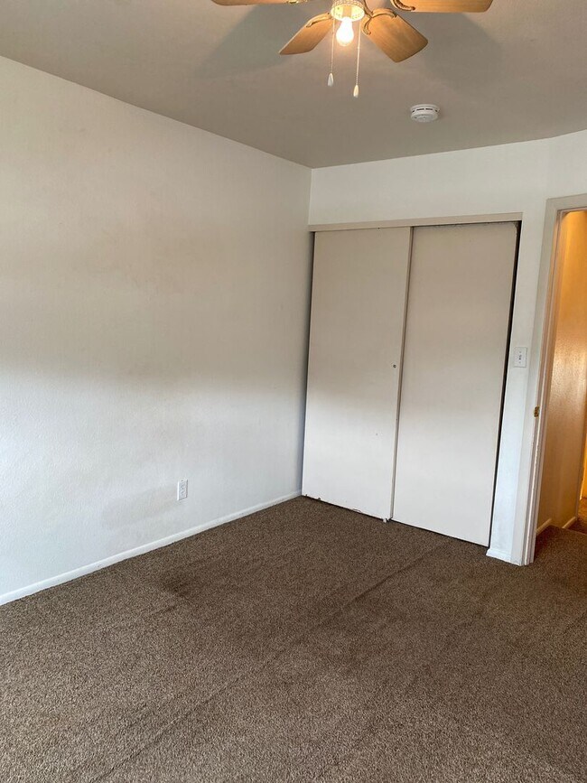 Building Photo - Maple Village Duplex